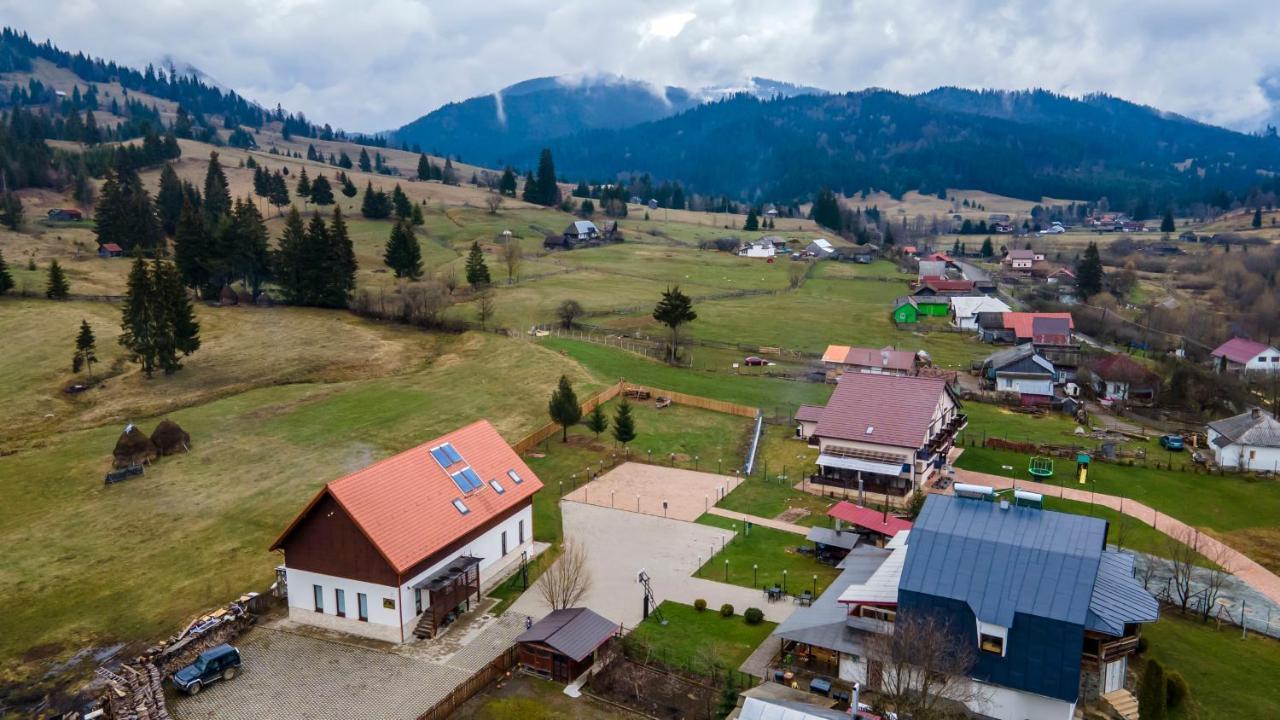 Montana Resort Colibita Colibiţa Exterior foto